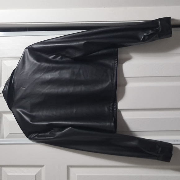 🔴⚫️Wet seal Faux Leather Cropped Jacket - Picture 5 of 8